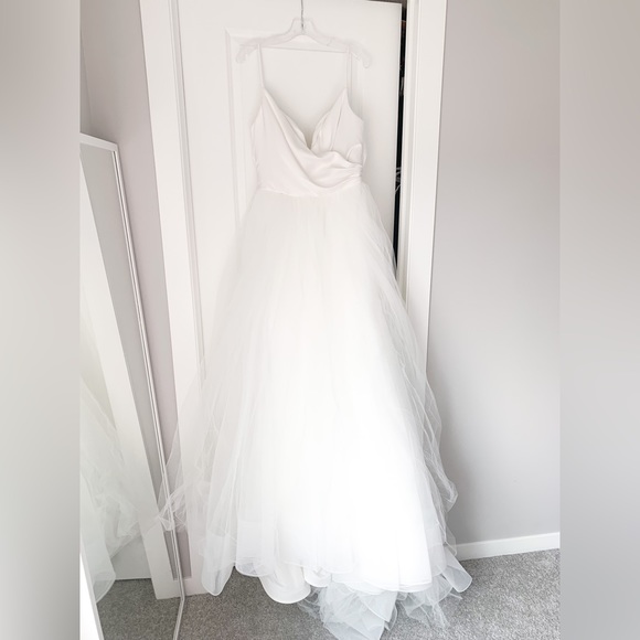 *New* Hayley Paige Olympia Wedding Gown (Never Worn & Never Altered) - Picture 3 of 4